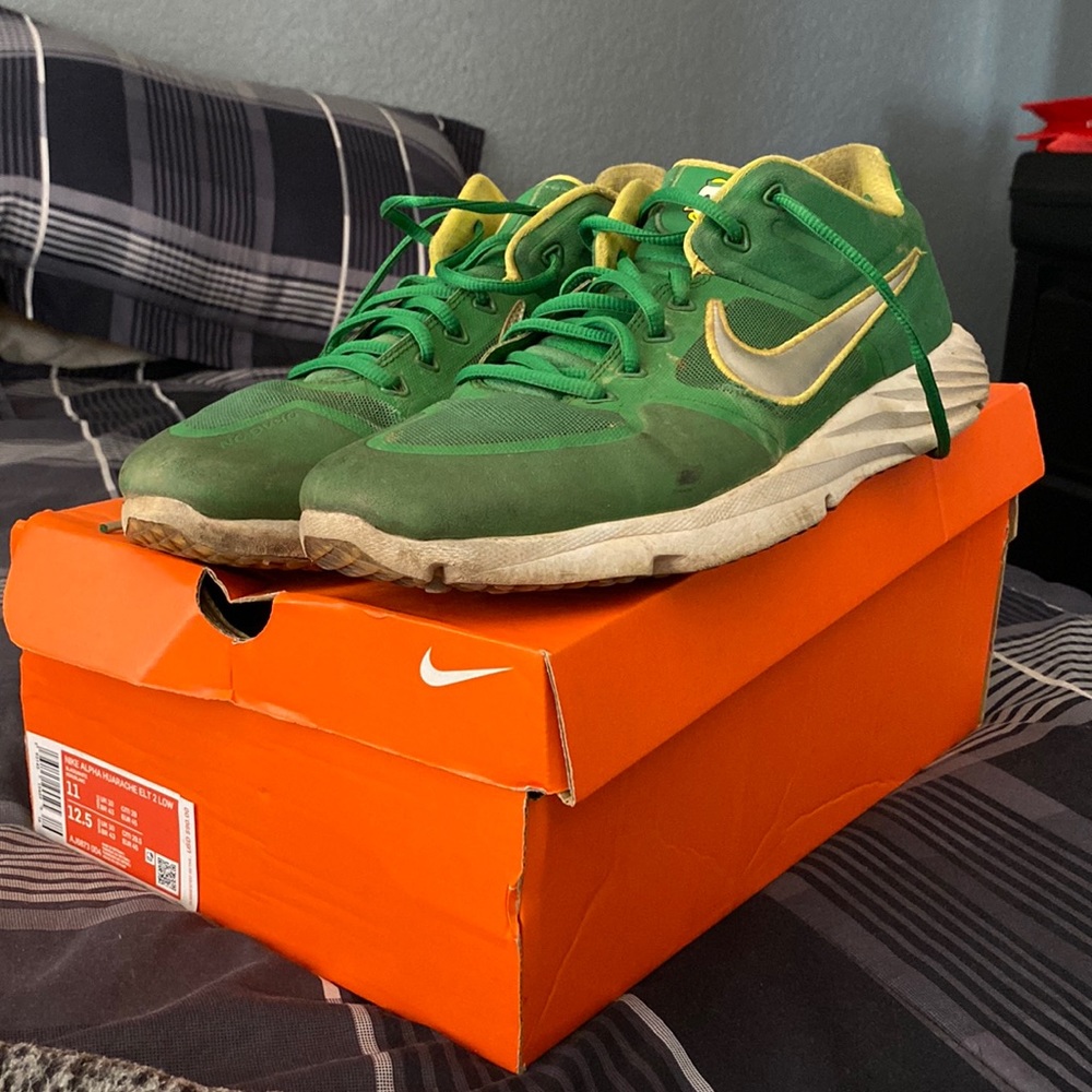 TEAM ISSUED OREGON BASEBALL NIKE TURF SIZE 11